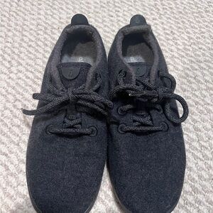 Allbirds sneaker 
Size 8
Excellent condition